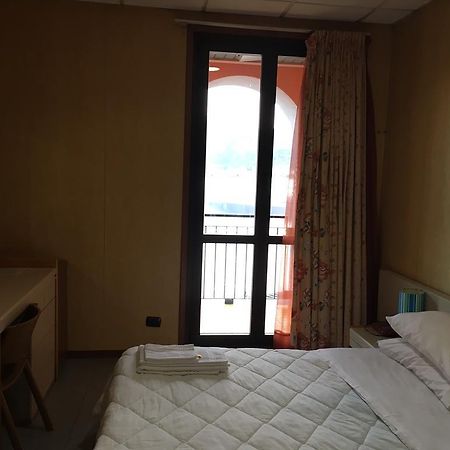 Hotel Socrate Lavena Ponte Tresa Extérieur photo