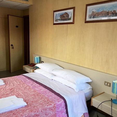 Hotel Socrate Lavena Ponte Tresa Extérieur photo