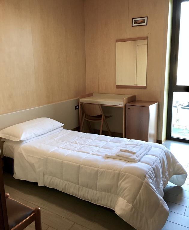 Hotel Socrate Lavena Ponte Tresa Extérieur photo