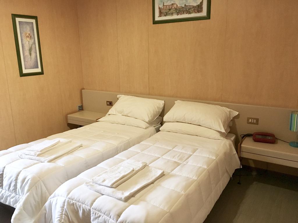 Hotel Socrate Lavena Ponte Tresa Extérieur photo