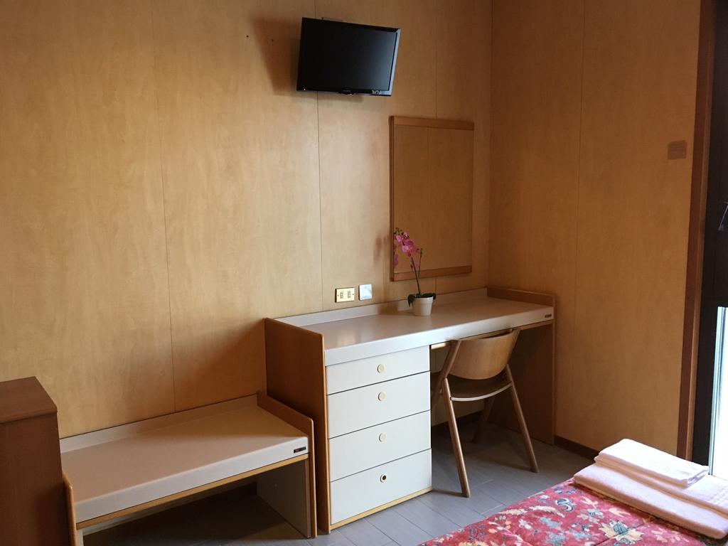 Hotel Socrate Lavena Ponte Tresa Extérieur photo