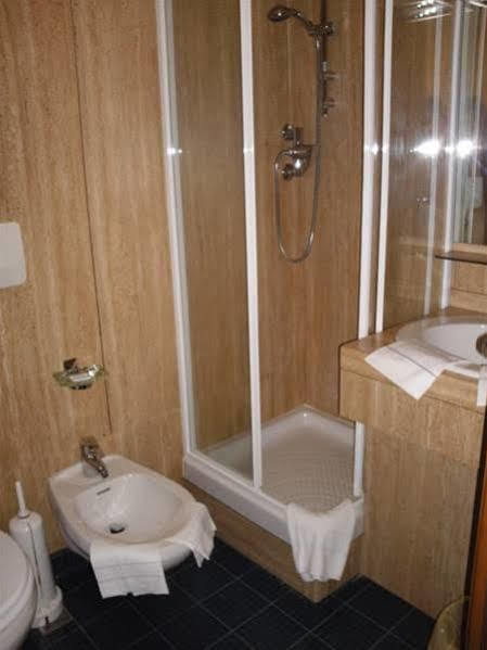 Hotel Socrate Lavena Ponte Tresa Extérieur photo