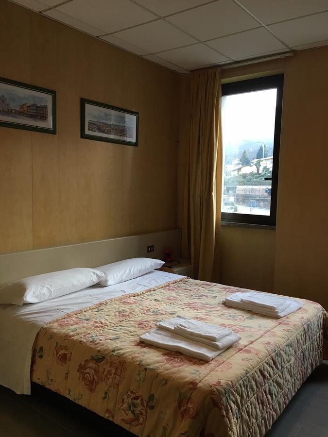 Hotel Socrate Lavena Ponte Tresa Extérieur photo